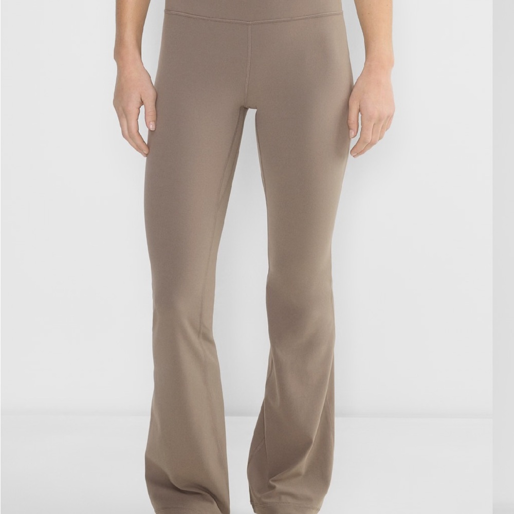 BUTTER Cheeky Hi-Rise Flare 32" Legging - Picture 5 of 5